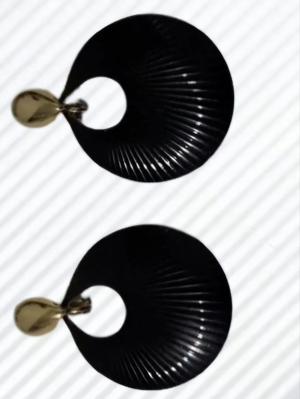 Vintage Trifari Black & Gold Tone Clip On Earrings.
